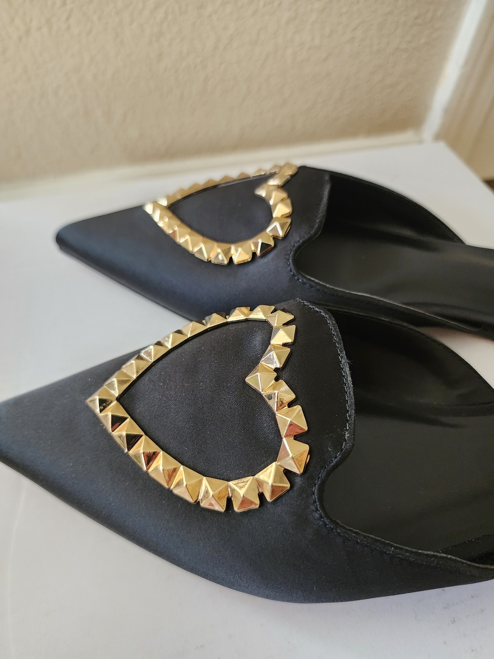 AAJ by Aminah Aviva Heart Black Gold Pointed Mules 6.5 - Picture 8 of 8